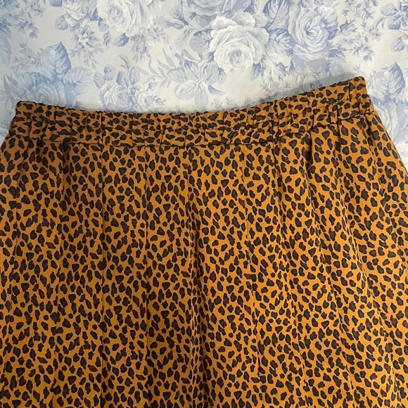 Vintage Leopard Pleated High Waisted Mini Skirt Made in USA Elastic Waist Tan - Picture 2 of 7